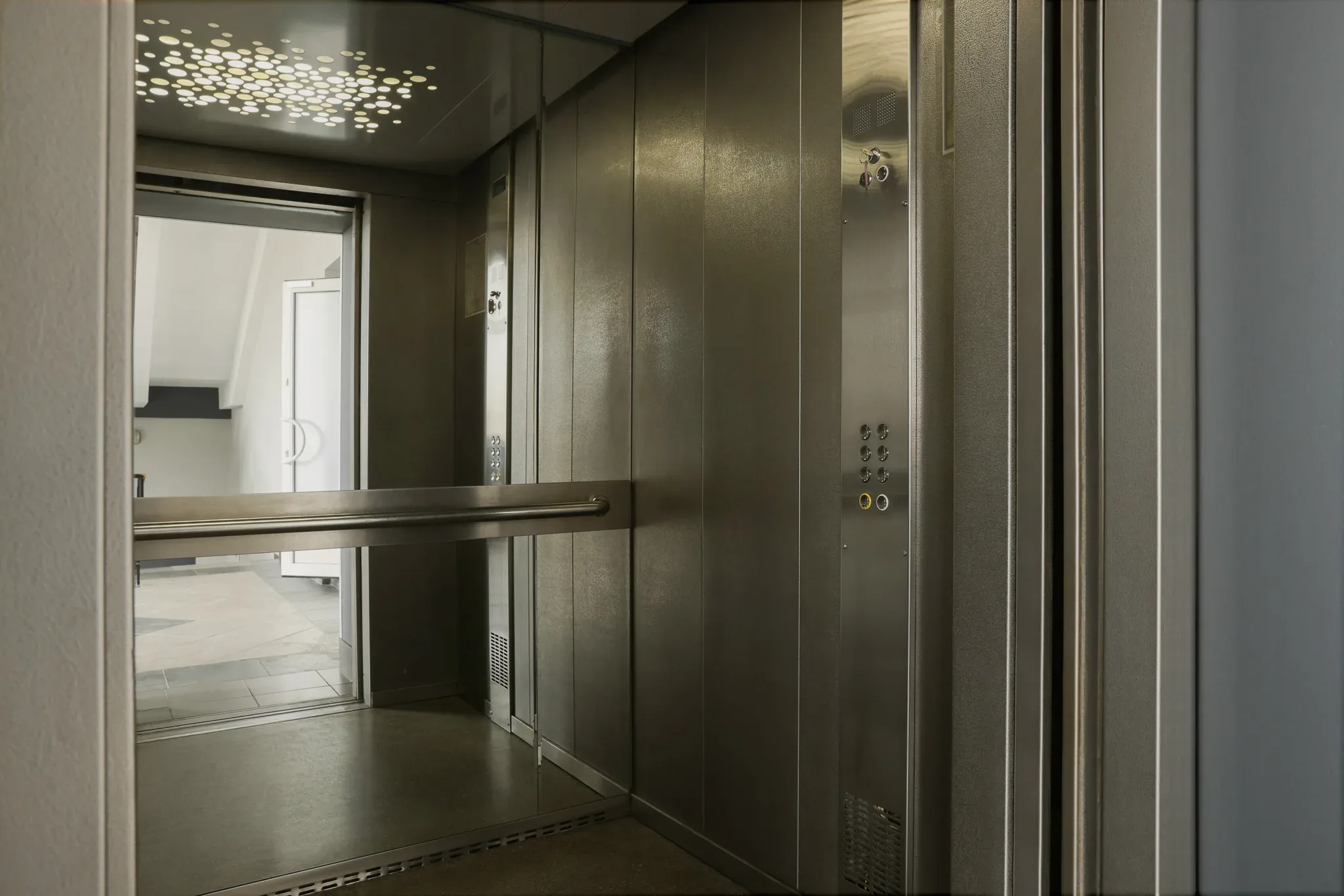 A 3d model of an elevator in a building.
